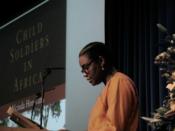 Alcinda Honwana . Moçambique